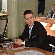 Ragazzo laureato in Lingue e con un Master in Hotellerie offre lezioni di Lingua Inglese, Francese, Spagnolo